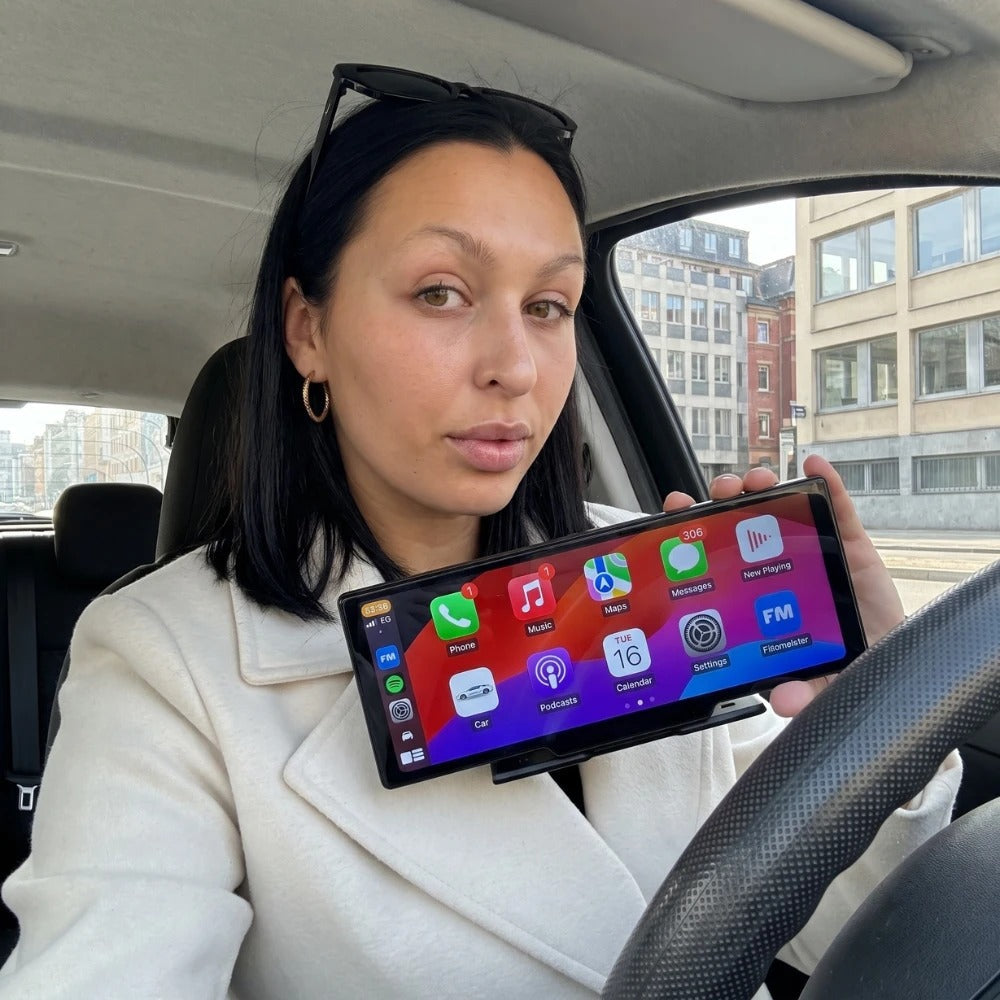 w10-woman-carplay